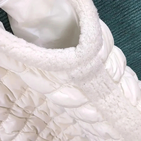 Calvin Klein Performance Sherpa Puffer Vest - Picture 17 of 17